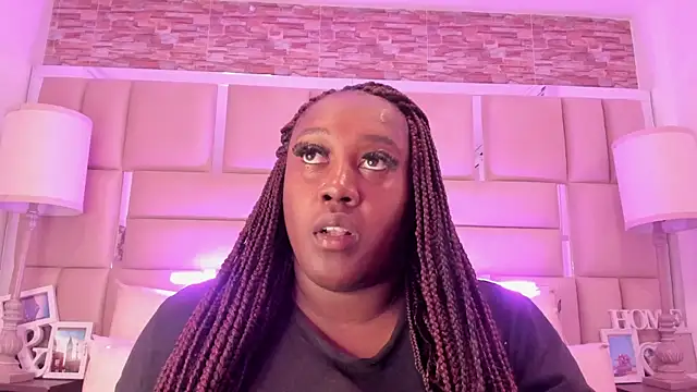 ShaniaBrownn online show from 05.11.26