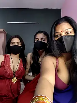 Snapshot of cutee__crazy chatting on 05.04.26 cutee crazy online show from 05.04.26