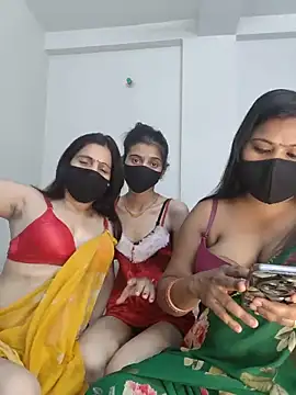 Snapshot of cutee__crazy chatting on 05.20.26 cutee crazy online show from 05.20.26