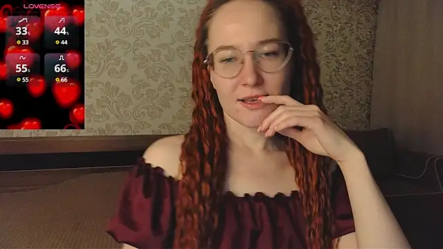 Snapshot of AgnesGraham chatting on 03.10.25 AgnesGraham online show from 03.10.25