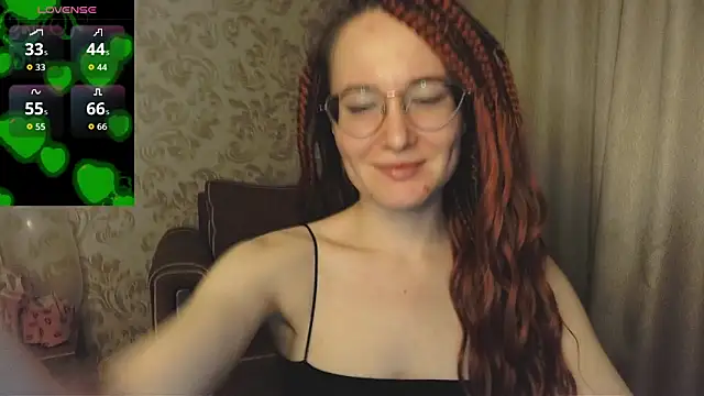 Snapshot of AgnesGraham chatting on 09.26.25 AgnesGraham online show from 09.26.25