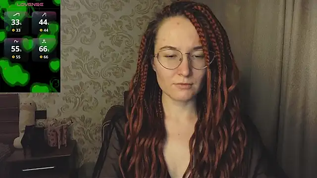 Snapshot of AgnesGraham chatting on 10.04.25 AgnesGraham online show from 10.04.25