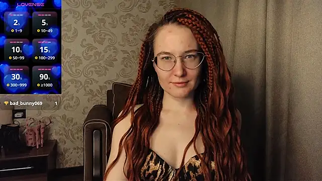 Snapshot of AgnesGraham chatting on 10.12.25 AgnesGraham online show from 10.12.25