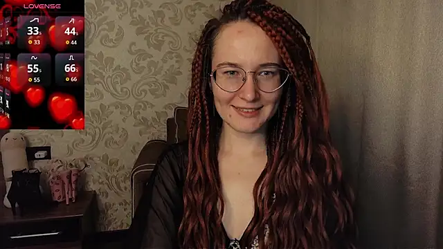 Snapshot of AgnesGraham chatting on 10.14.25 AgnesGraham online show from 10.14.25