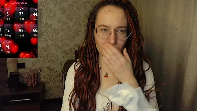 Snapshot of AgnesGraham chatting on 10.20.25 AgnesGraham online show from 10.20.25