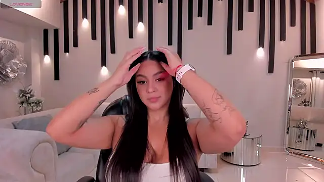 ToriCrossX online show from 02.04.25