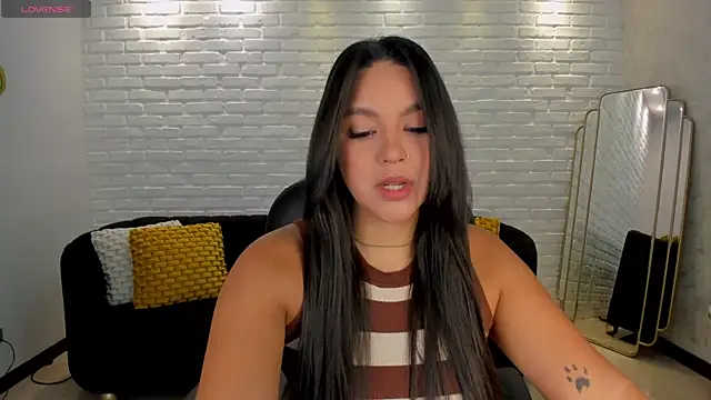 ToriCrossX online show from 03.05.25