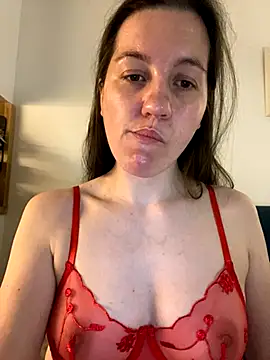 Snapshot of Nicole-Ray chatting on 11.23.25 Nicole-Ray online show from 11.23.25