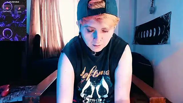 Snapshot of Marieblueeyes chatting on 11.28.25 Marieblueeyes online show from 11.28.25