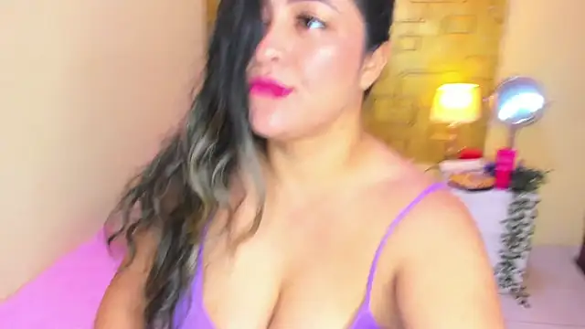 Snapshot of Julia_Haye chatting on 05.17.26 Julia Haye online show from 05.17.26