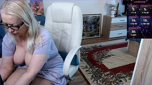 Snapshot of EllyBigBoobs chatting on 09.11.25 EllyBigBoobs online show from 09.11.25