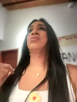 Snapshot of Ashly_Miller chatting on 10.15.25 Ashly Miller online show from 10.15.25