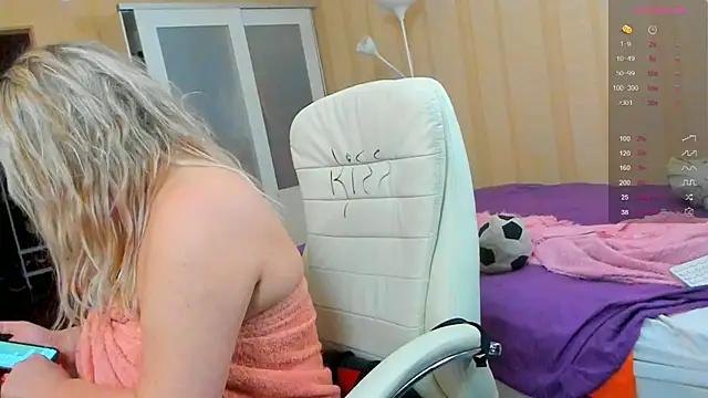 Snapshot of PamHardFuck chatting on 02.28.25 PamHardFuck online show from 02.28.25