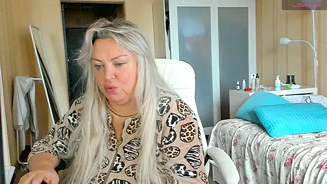 Snapshot of PamHardFuck chatting on 10.10.25 PamHardFuck online show from 10.10.25