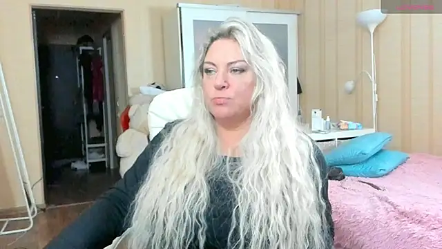 Snapshot of PamHardFuck chatting on 10.19.25 PamHardFuck online show from 10.19.25