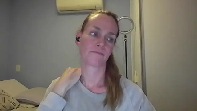 Annylove1 online show from 11.20.25