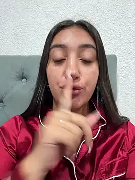 Snapshot of Hannahoff chatting on 02.13.26 Hannahoff online show from 02.13.26