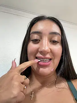 Snapshot of Hannahoff chatting on 02.14.26 Hannahoff online show from 02.14.26