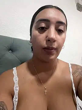 Snapshot of Hannahoff chatting on 02.16.26 Hannahoff online show from 02.16.26