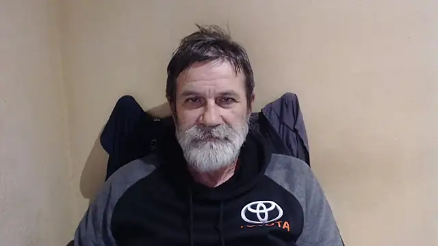 Snapshot of AlexNudo chatting on 10.27.25 AlexNudo online show from 10.27.25