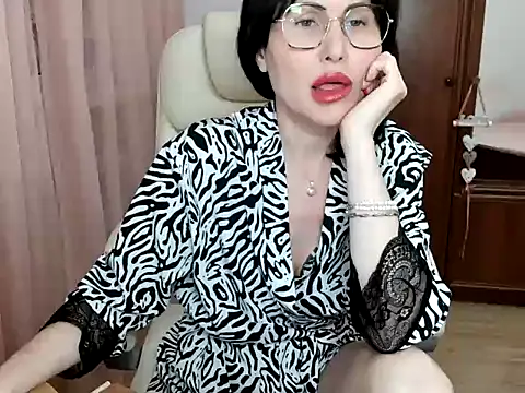 Snapshot of Alyona_Alex chatting on 05.05.26 Alyona Alex online show from 05.05.26