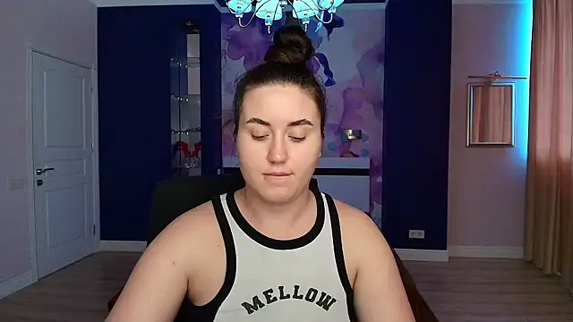 Roxie Bradley online show from 01.10.25