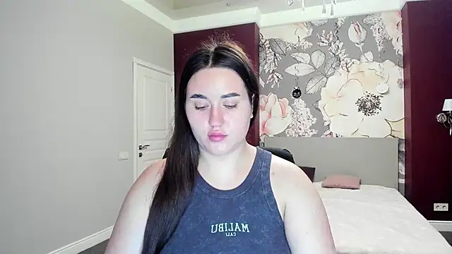 Roxie Bradley online show from 11.03.25