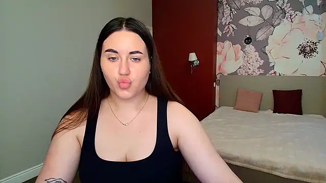 Snapshot of Roxie_Bradley chatting on 06.08.26 Roxie Bradley online show from 06.08.26