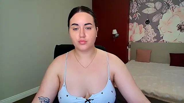 Snapshot of Roxie_Bradley chatting on 06.10.26 Roxie Bradley online show from 06.10.26