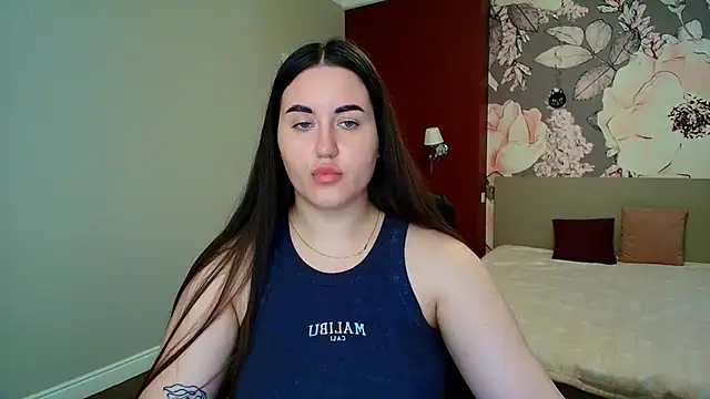Snapshot of Roxie_Bradley chatting on 06.15.26 Roxie Bradley online show from 06.15.26
