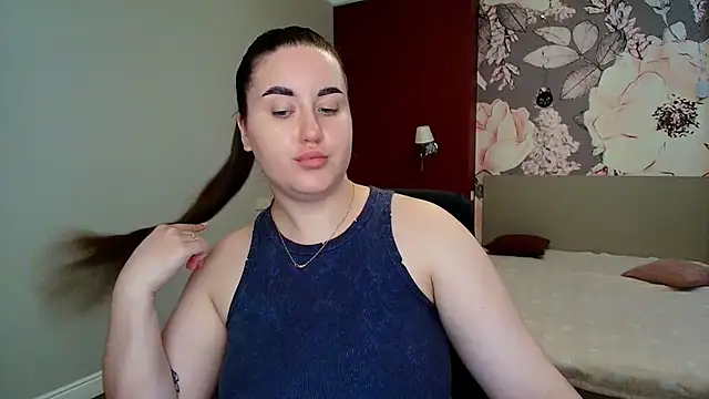 Snapshot of Roxie_Bradley chatting on 06.17.26 Roxie Bradley online show from 06.17.26
