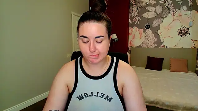 Snapshot of Roxie_Bradley chatting on 06.18.26 Roxie Bradley online show from 06.18.26