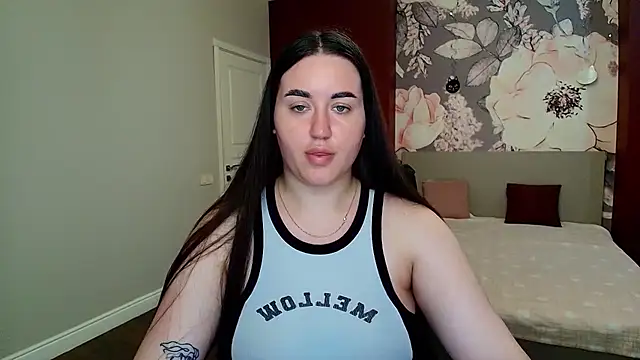 Snapshot of Roxie_Bradley chatting on 06.25.26 Roxie Bradley online show from 06.25.26