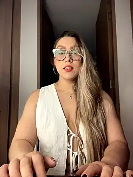 Im sophiie online show from 04.21.26