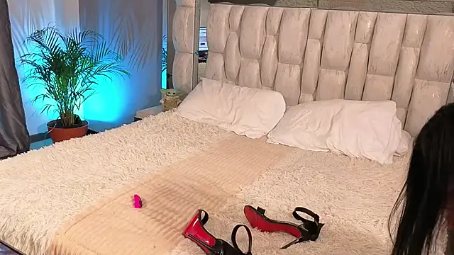 Miaparkerss  online show from 09.25.25