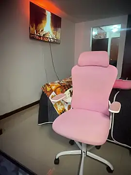 Miaparkerss  online show from 10.30.25