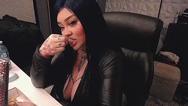 Snapshot of sheylagoddess11 chatting on 10.18.25 sheylagoddess11 online show from 10.18.25