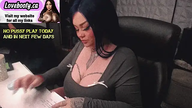 Snapshot of sheylagoddess11 chatting on 10.22.25 sheylagoddess11 online show from 10.22.25