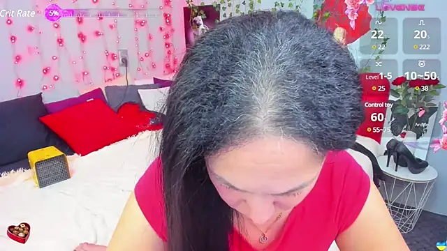 Snapshot of DarlingMilf chatting on 12.25.24 DarlingMilf online show from 12.25.24