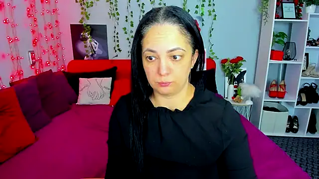 Snapshot of DarlingMilf chatting on 10.15.25 DarlingMilf online show from 10.15.25