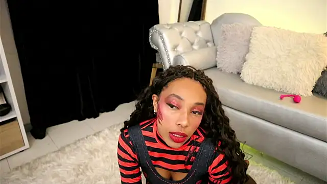 Snapshot of Valeriestyle chatting on 10.06.25 Valeriestyle online show from 10.06.25