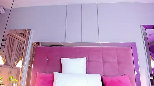 Snapshot of Ahincale chatting on 02.08.25 Ahincale online show from 02.08.25