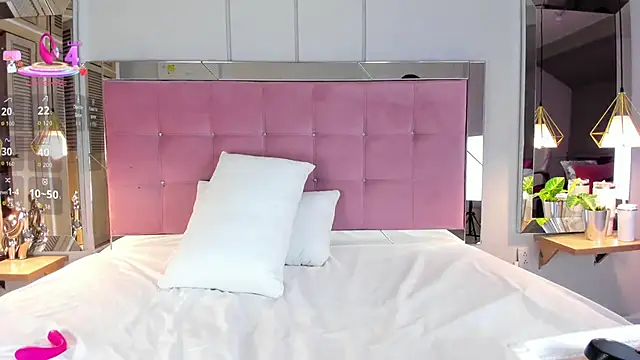 Snapshot of Ahincale chatting on 10.14.25 Ahincale online show from 10.14.25