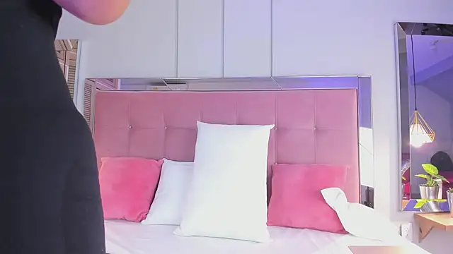 Snapshot of Ahincale chatting on 01.17.26 Ahincale online show from 01.17.26