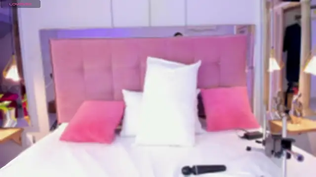 Snapshot of Ahincale chatting on 02.17.26 Ahincale online show from 02.17.26