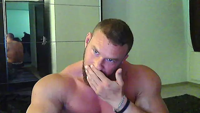 Snapshot of muscularkevin chatting on 05.25.26 muscularkevin online show from 05.25.26