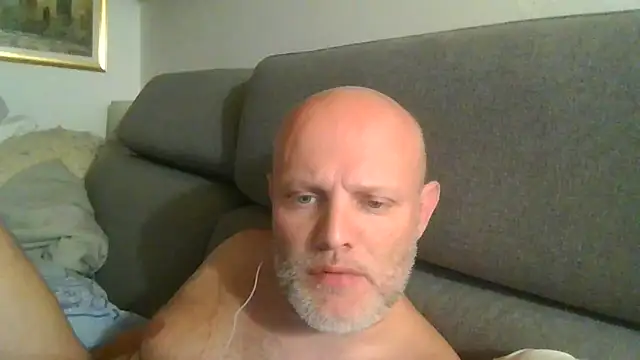 Snapshot of davigochi77bcn chatting on 02.13.26 davigochi77bcn online show from 02.13.26