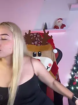 Snapshot of Irisweet_ chatting on 12.10.24 Irisweet online show from 12.10.24