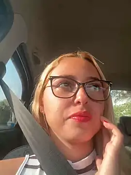 Snapshot of Irisweet_ chatting on 12.11.24 Irisweet online show from 12.11.24