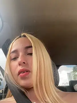 Snapshot of Irisweet_ chatting on 12.20.24 Irisweet online show from 12.20.24